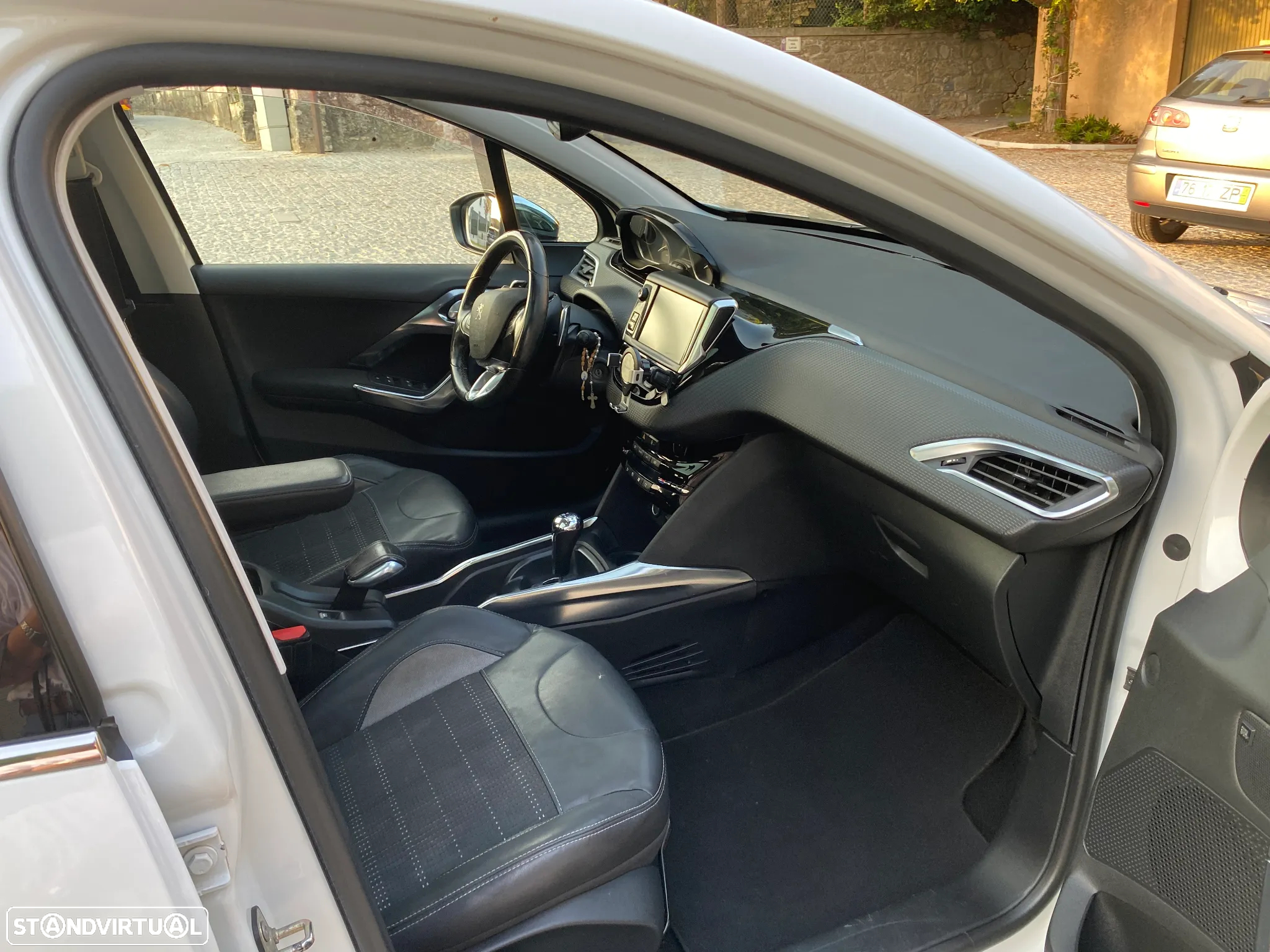 Peugeot 2008 1.6 e-HDi Allure 2-Tronic - 16