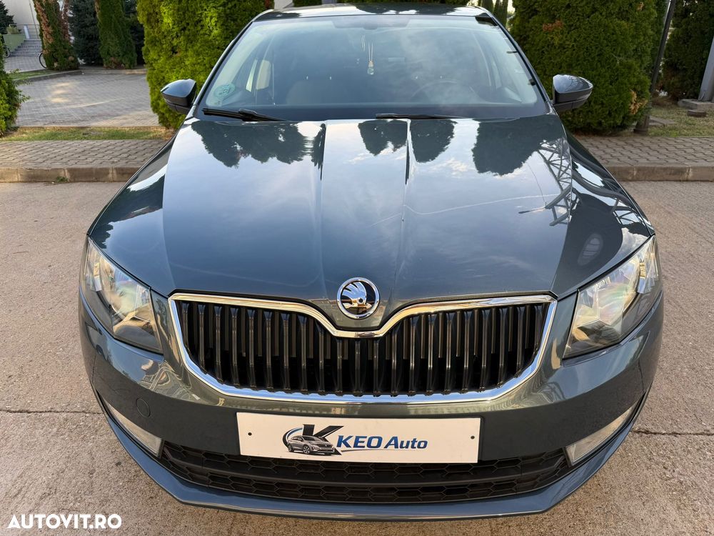 Skoda Octavia 2.0 TDI ELEGANCE DSG - 2