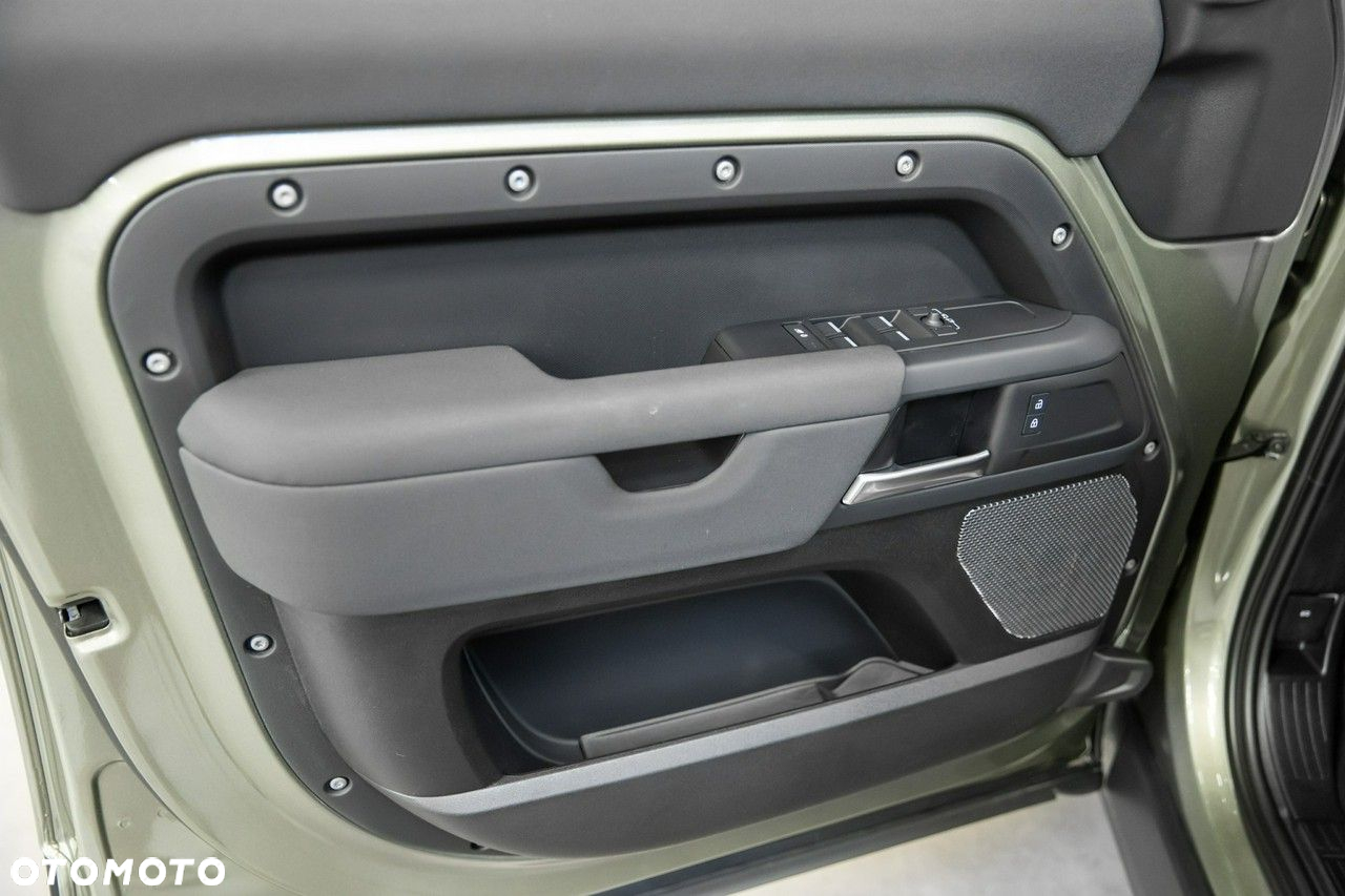 Land Rover Defender - 31