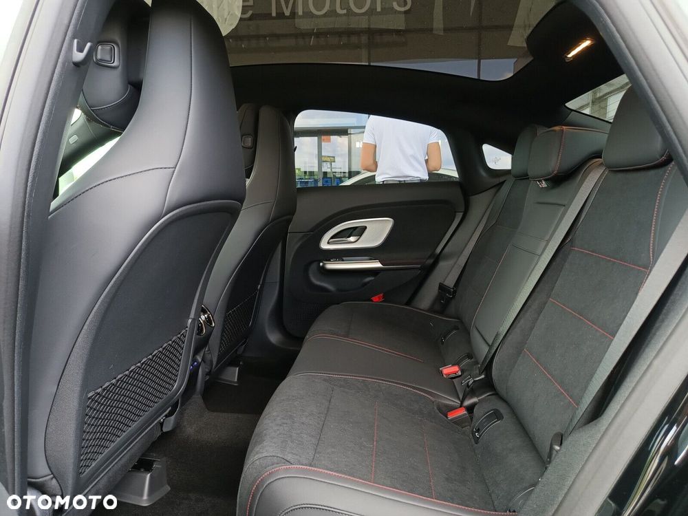 Mercedes-Benz CLA - 21