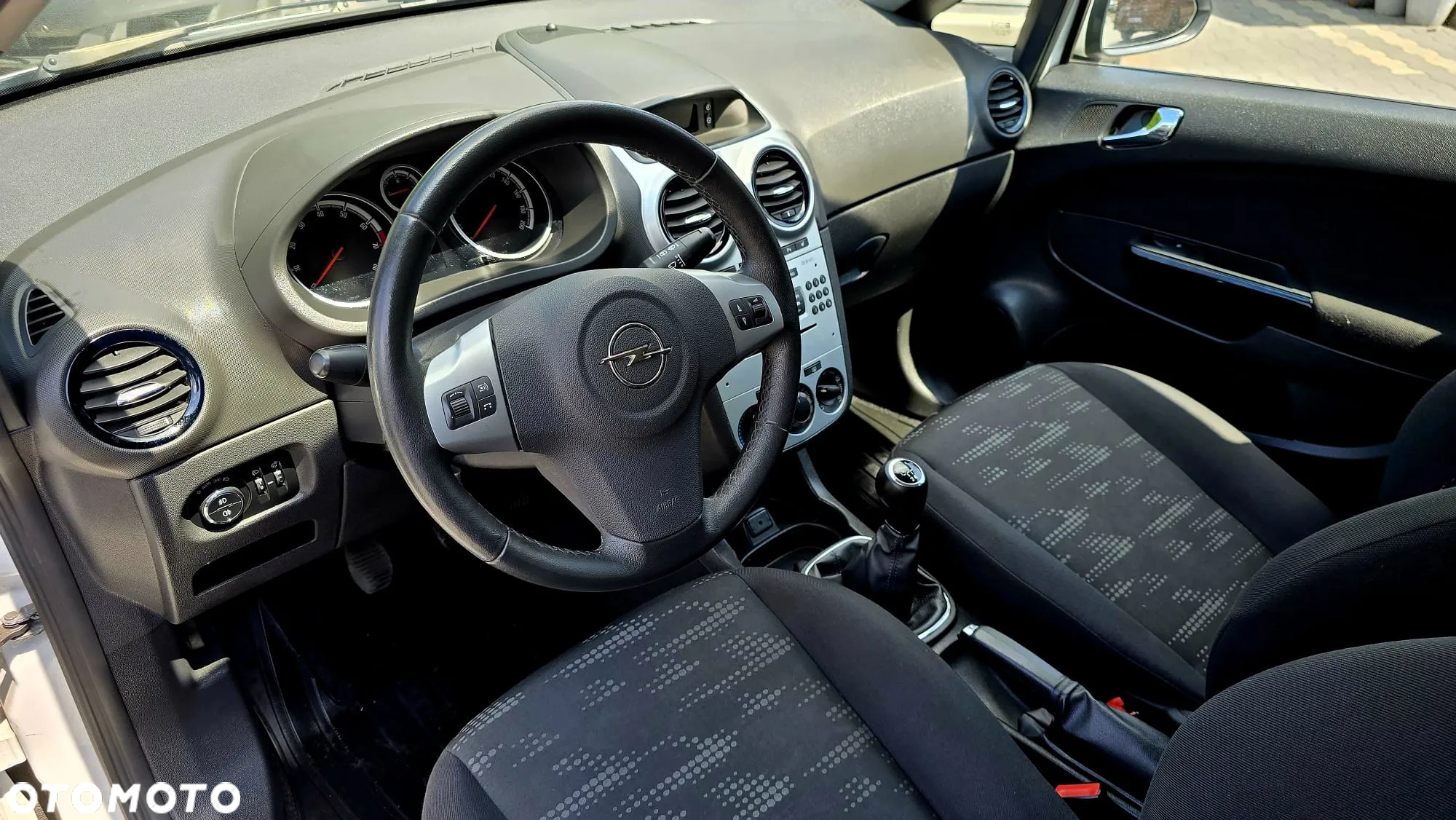 Opel Corsa 1.4 16V Sport - 14