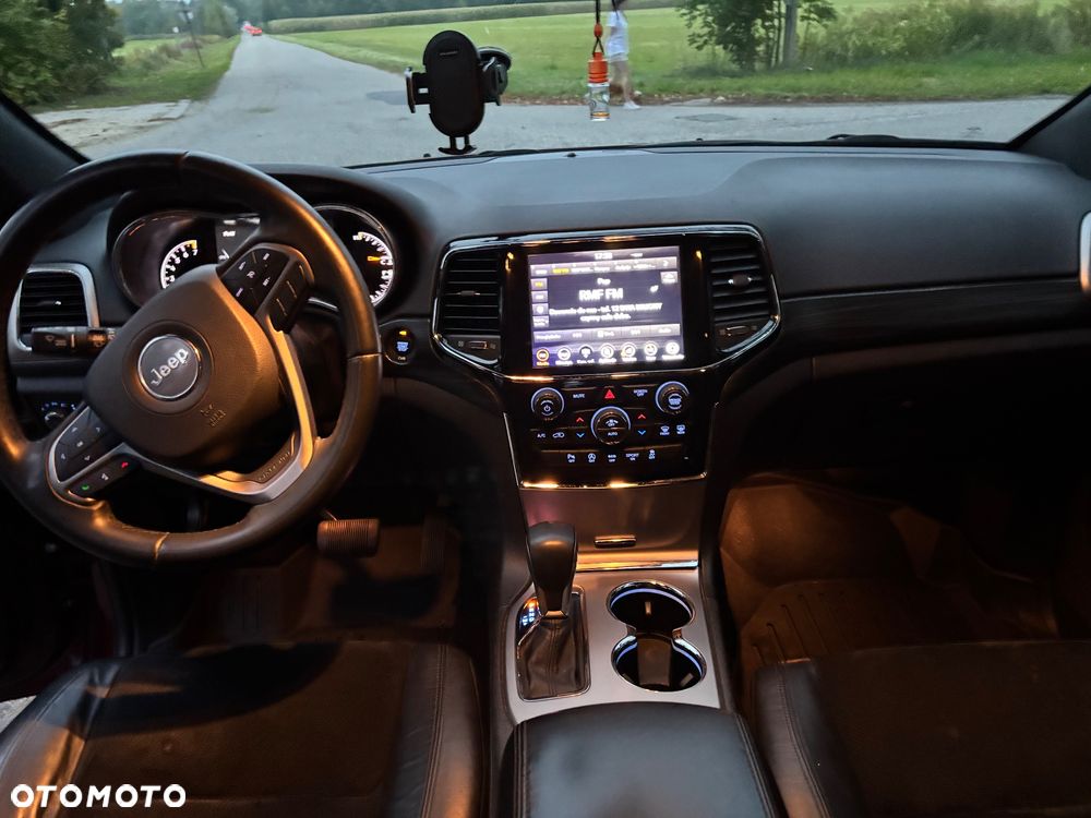 Jeep Grand Cherokee - 15
