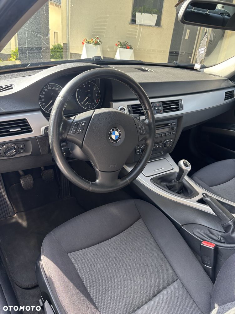 BMW Seria 3 318i - 18