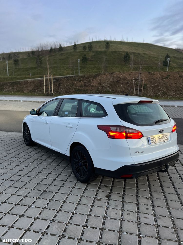Ford Focus 2.0 TDCI DPF Powershift Titanium - 4