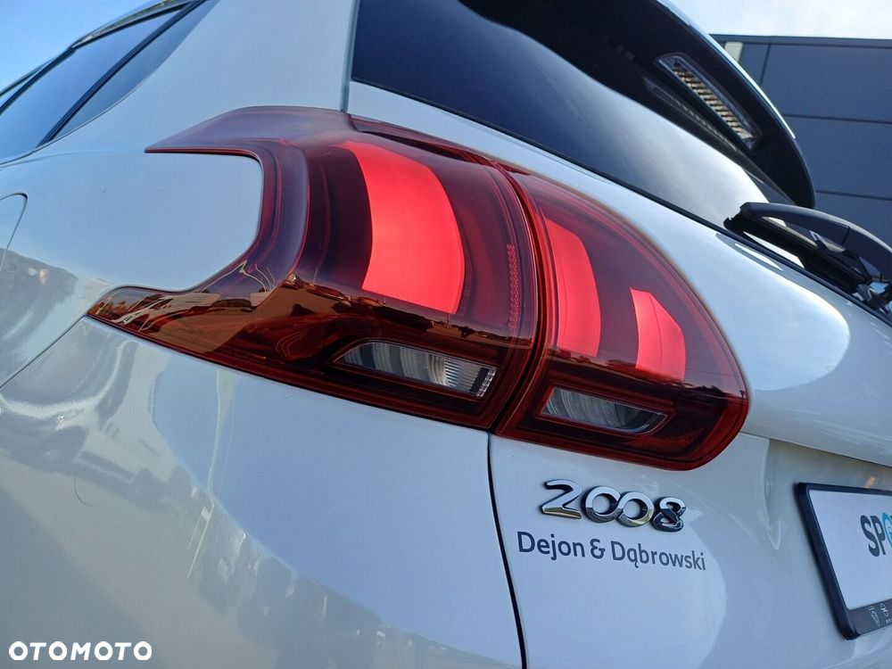 Peugeot 2008 1.2 Pure Tech Allure S&S - 11