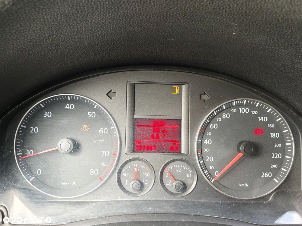 Volkswagen Jetta 1.6 Comfortline - 22