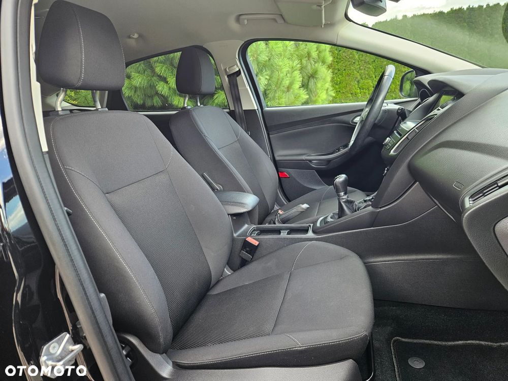 Ford Focus - 32