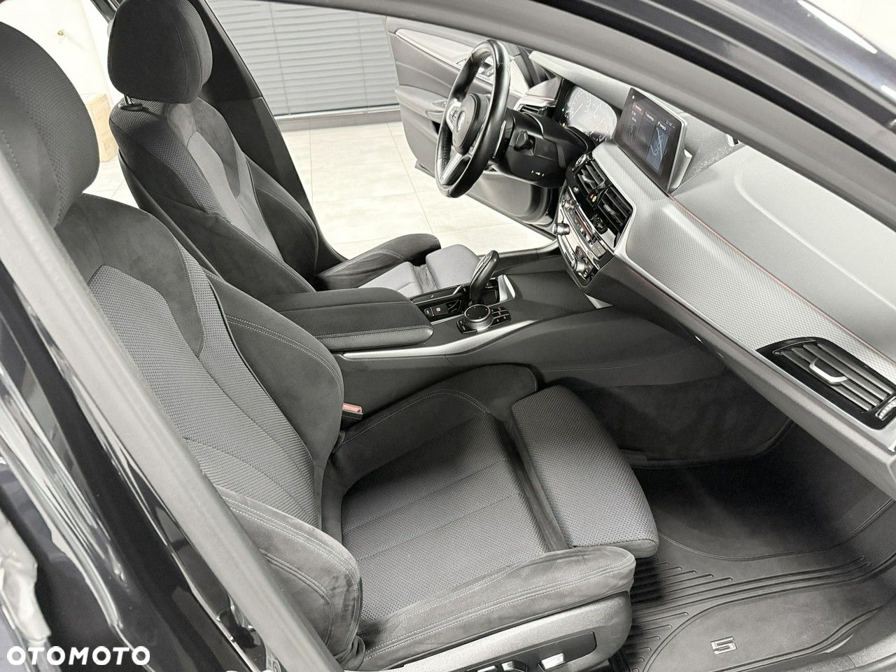 BMW Seria 5 520d Touring M Sport Edition - 33