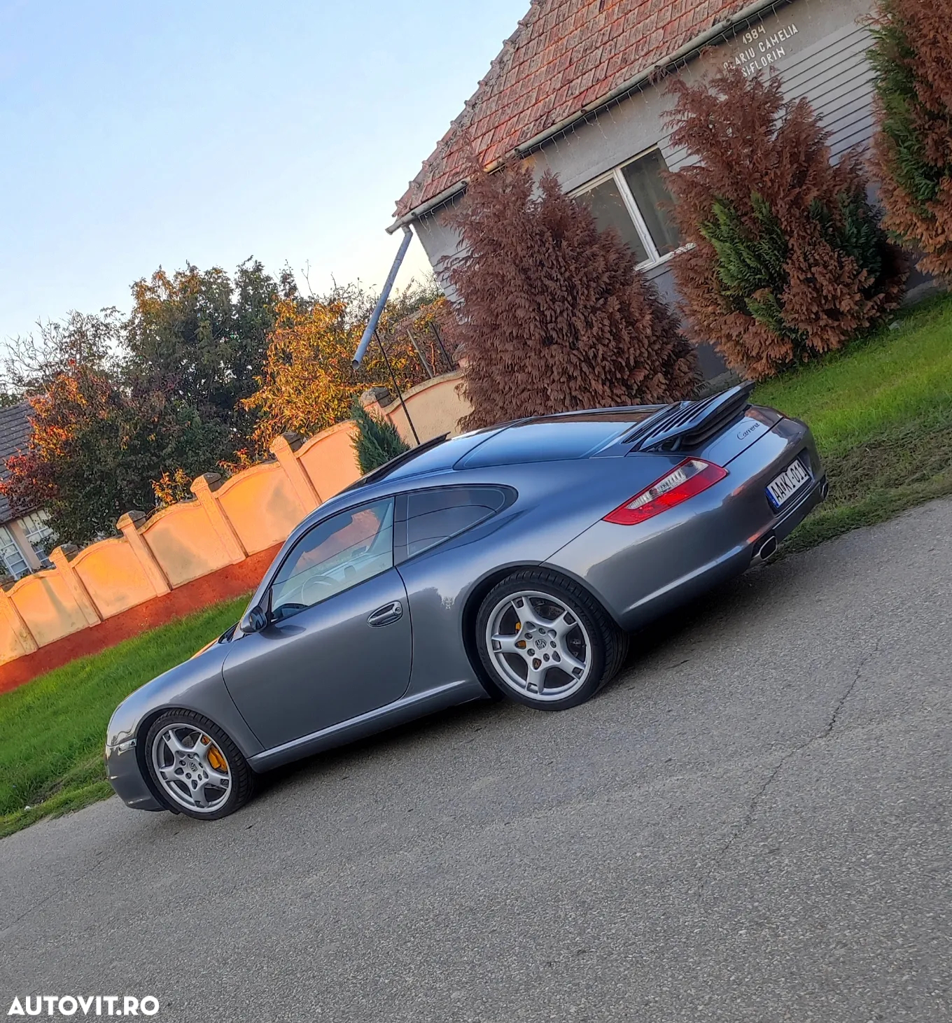 Porsche 911 Carrera - 8