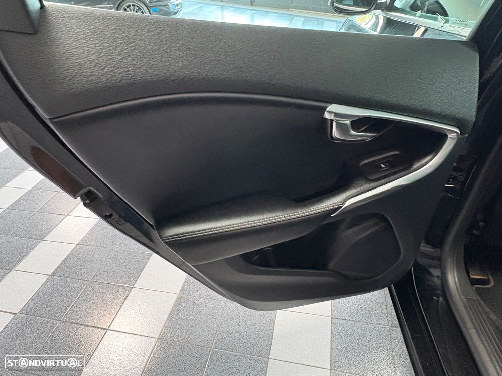 Volvo V40 2.0 D2 R-Design Momentum - 17