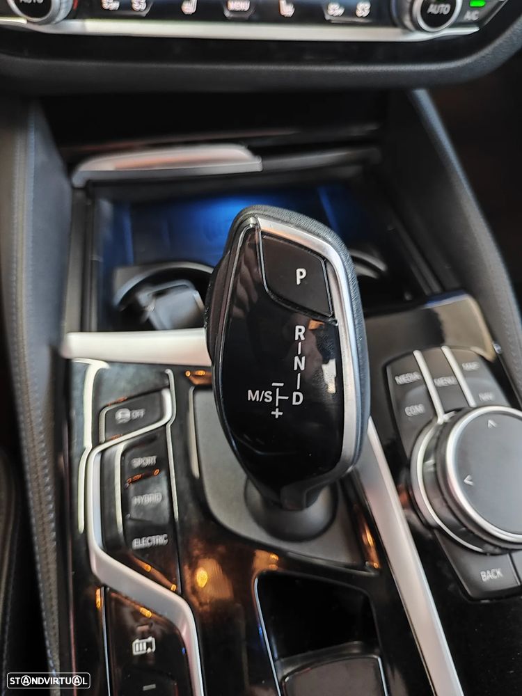 BMW 530 e Pack 50 anos M - 42