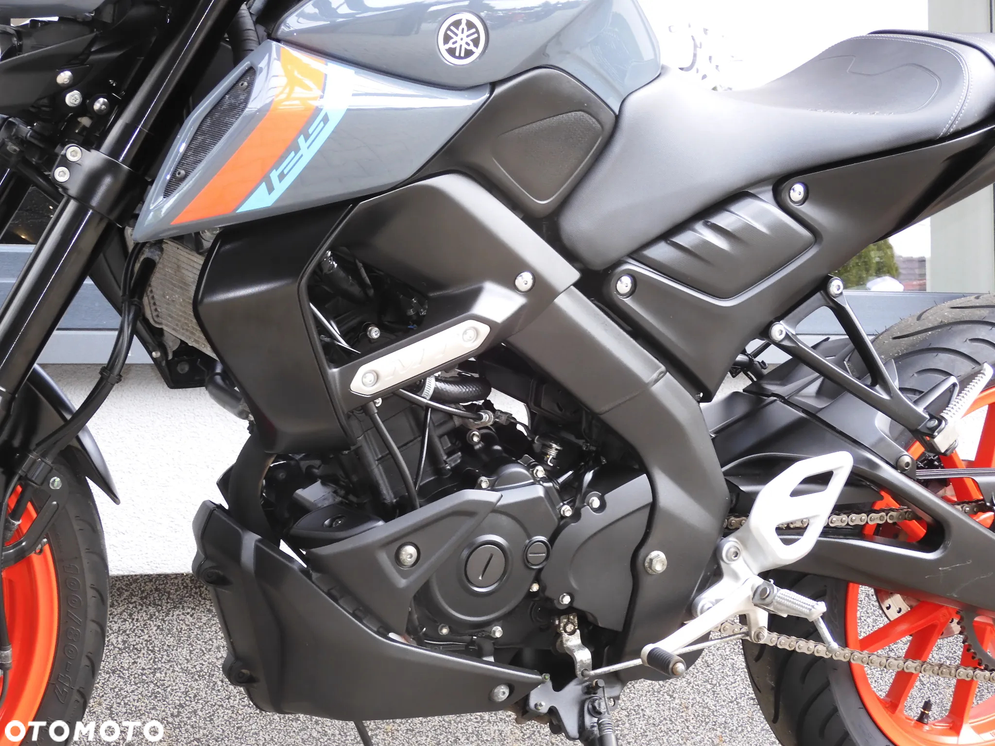 Yamaha MT - 27