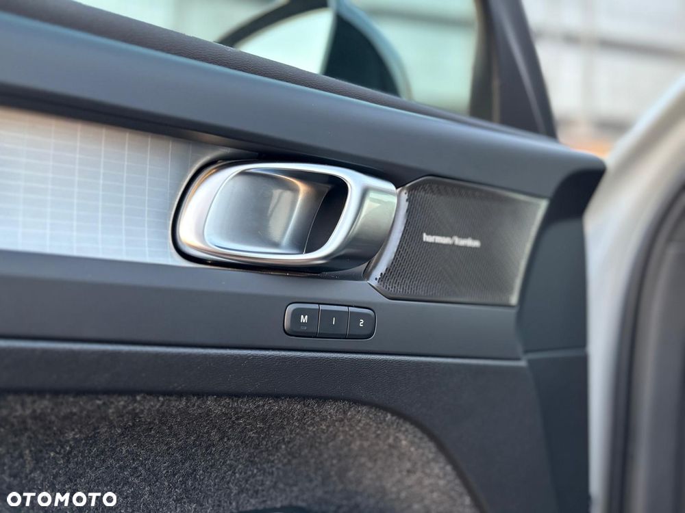 Volvo XC 40 B3 Plus Dark - 23