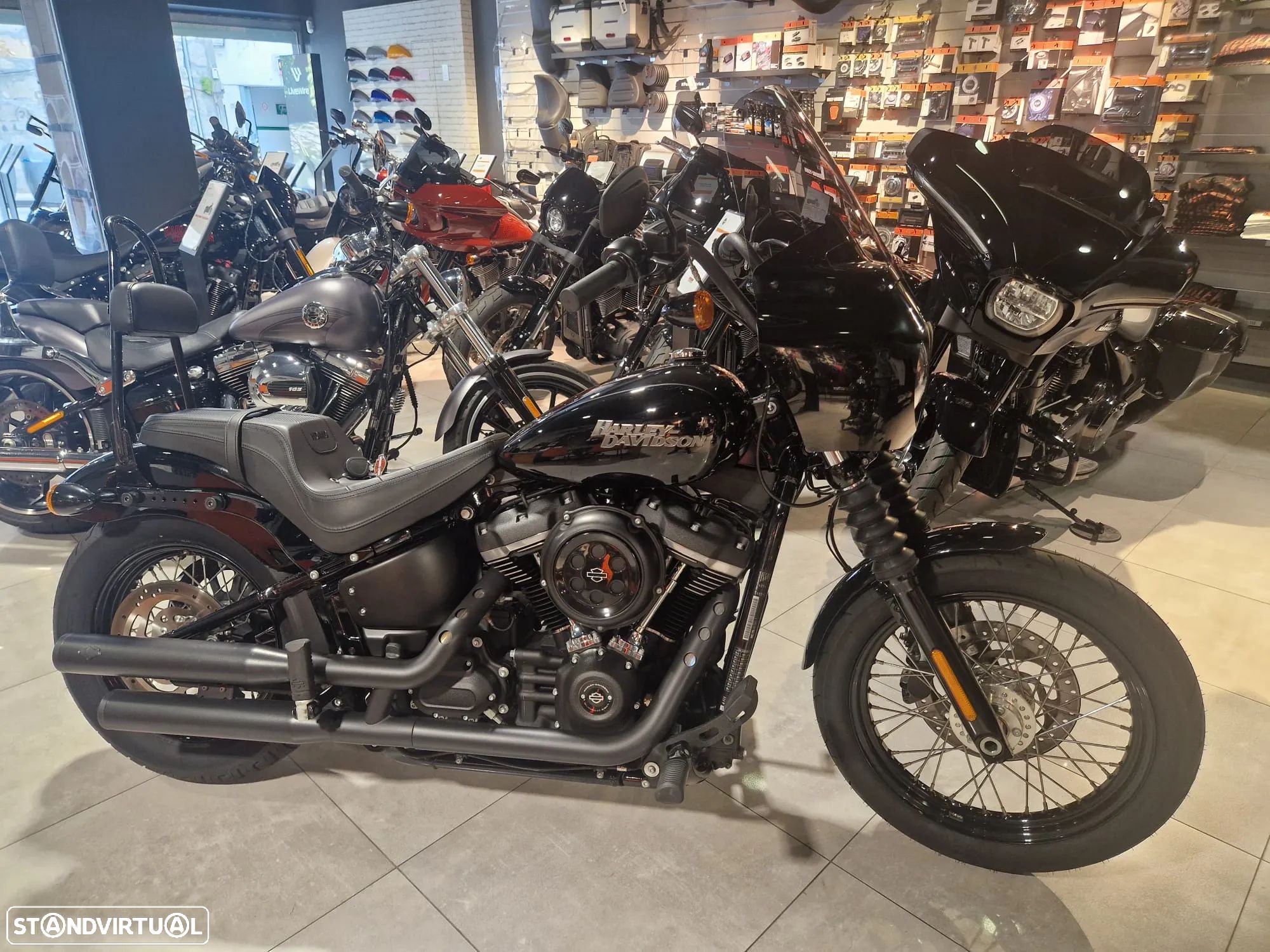 Harley-Davidson Softail STREET BOB 107 - 1