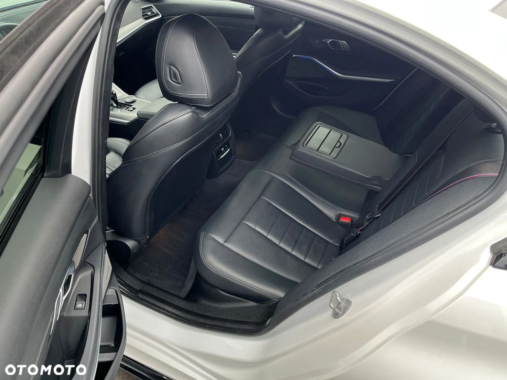 BMW Seria 3 330d M Sport sport - 17