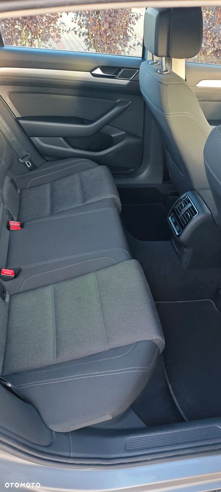Volkswagen Passat 2.0 TDI SCR Comfortline - 15