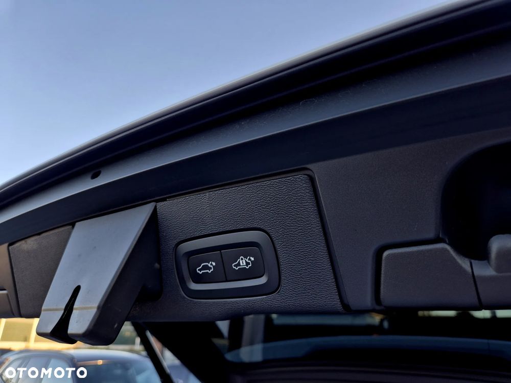 Volvo XC 60 B5 B AWD Ultimate Dark - 30