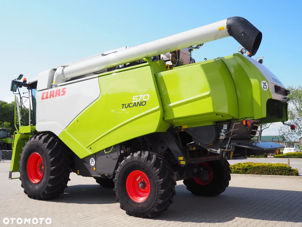Claas Tucano 570 + V680 - 3