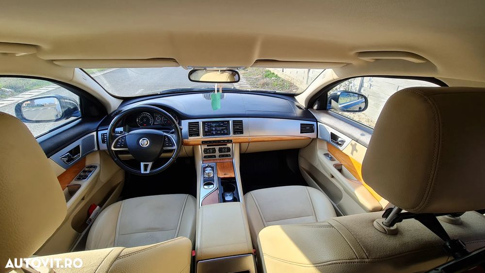 Jaguar XF - 14