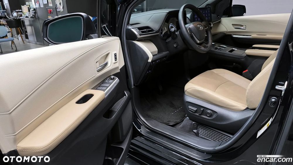 Toyota Sienna - 11