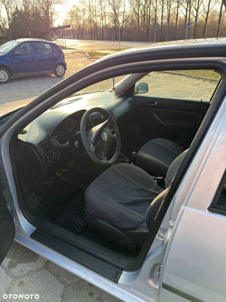 Volkswagen Golf - 11
