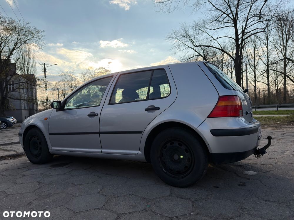 Volkswagen Golf - 4