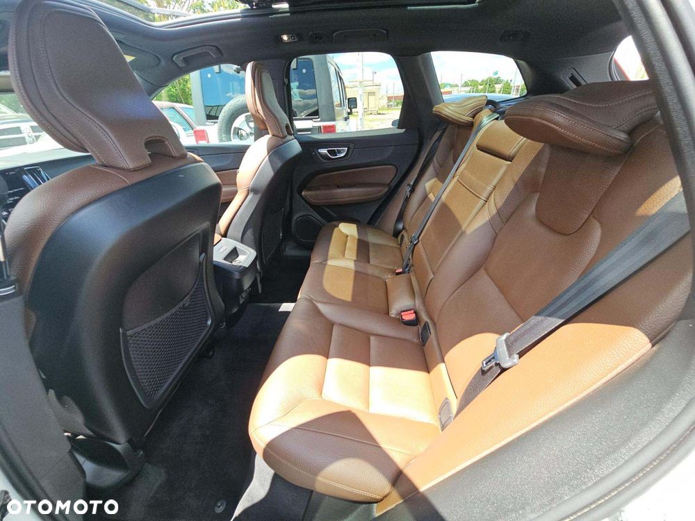 Volvo XC 60 T5 AWD Momentum - 9
