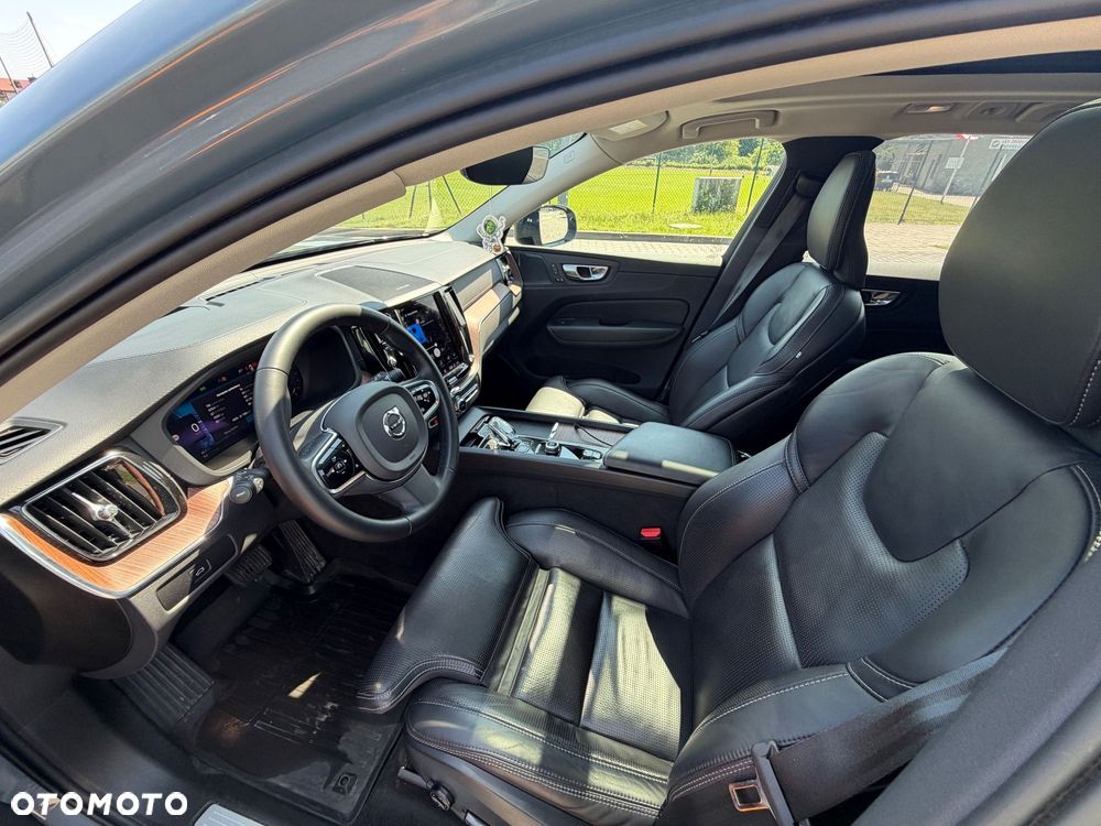 Volvo XC 60 B5 D AWD Ultimate Dark - 10