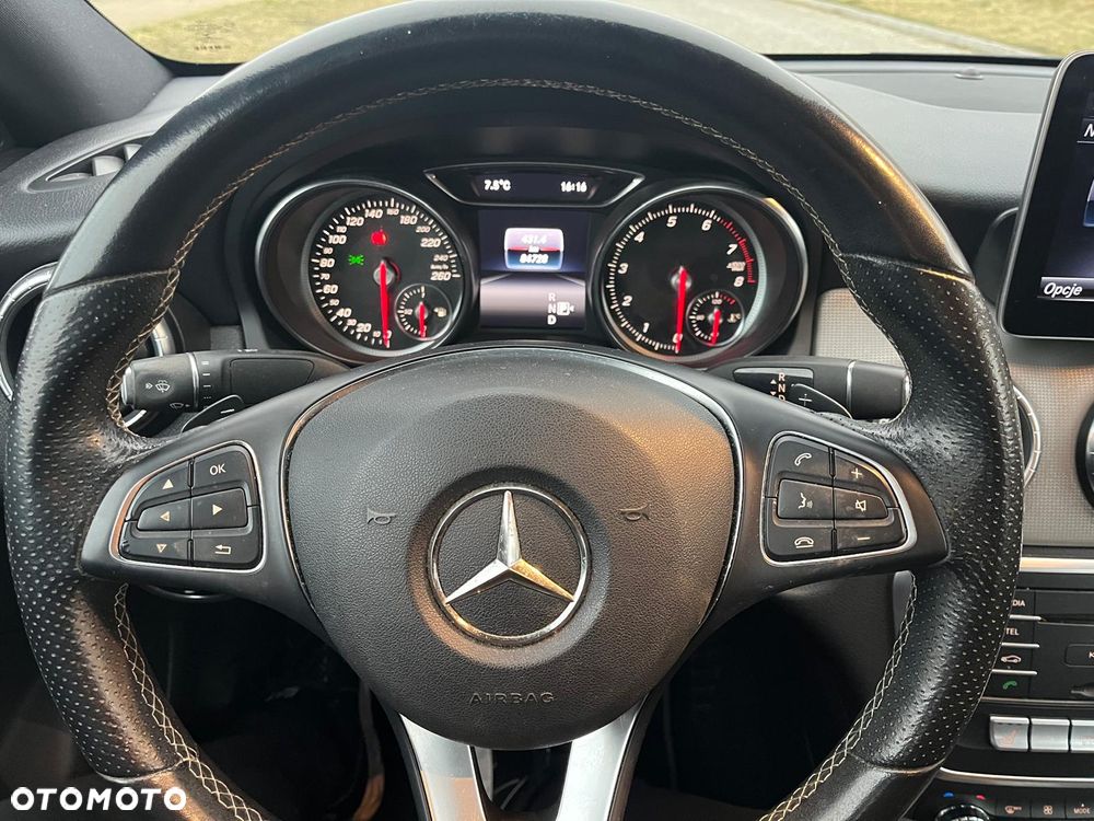 Mercedes-Benz CLA 250 4Matic 7G-DCT - 18