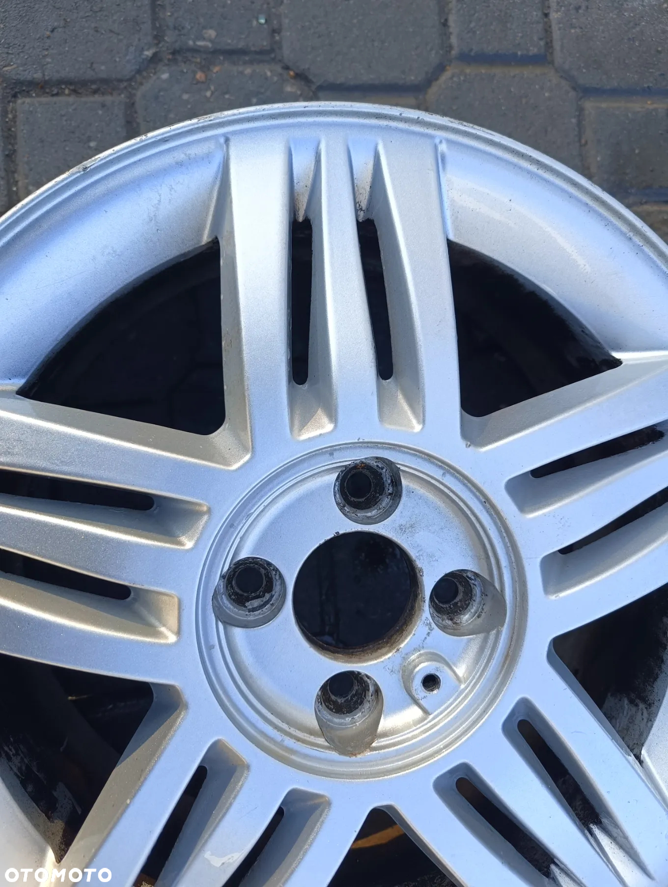 FELGA RENAULT 6,5Jx16CH4-49 ET49 4x100 - 3