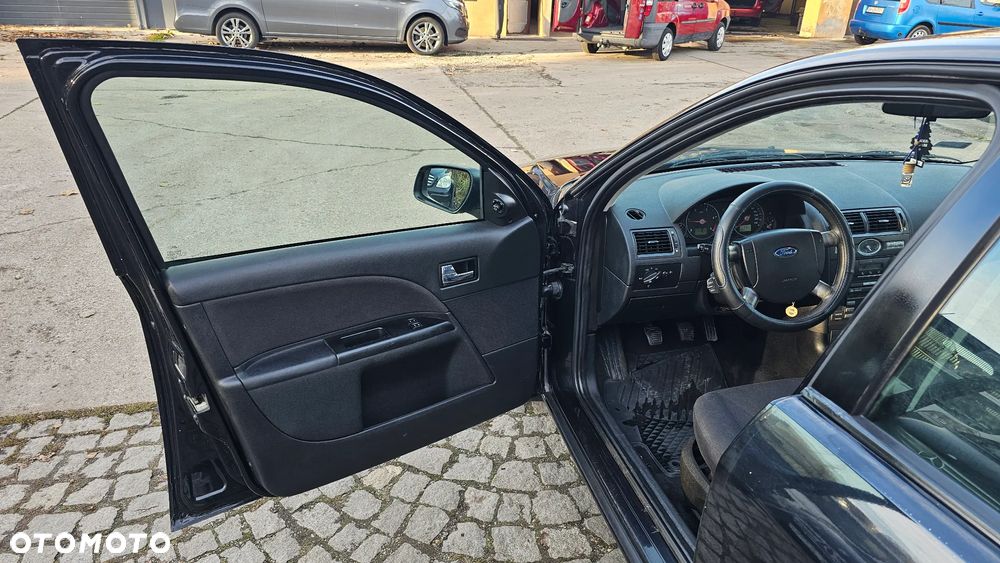 Ford Mondeo 2.0 TDCi DPF Ghia - 10