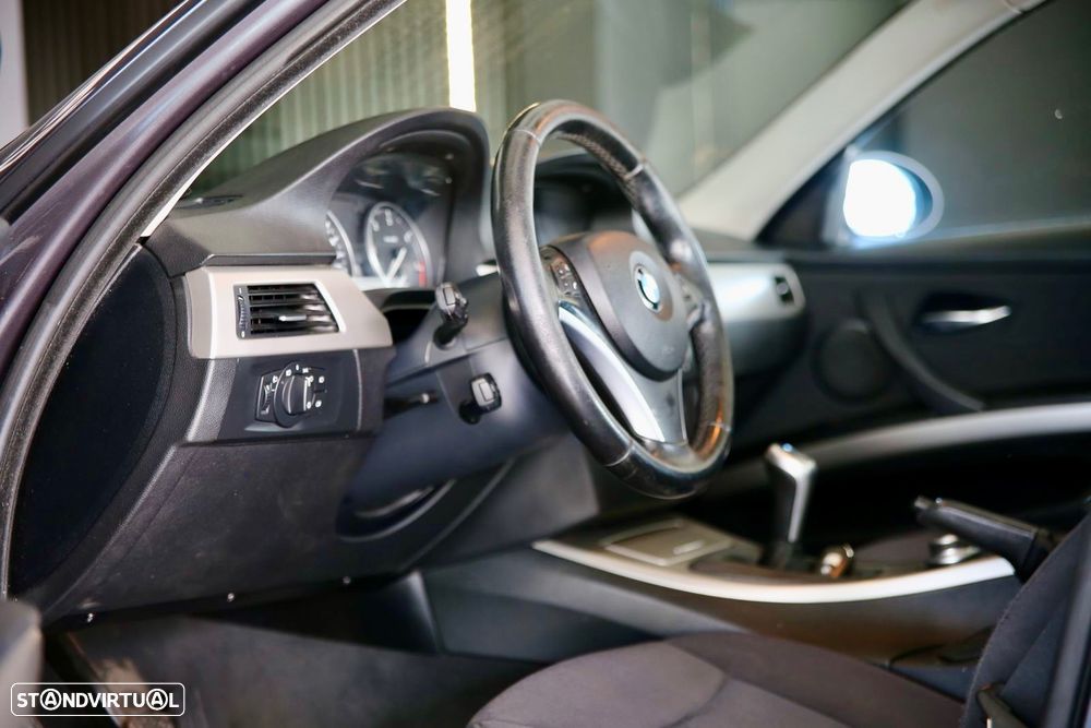 BMW 320 d Touring Dynamic - 19
