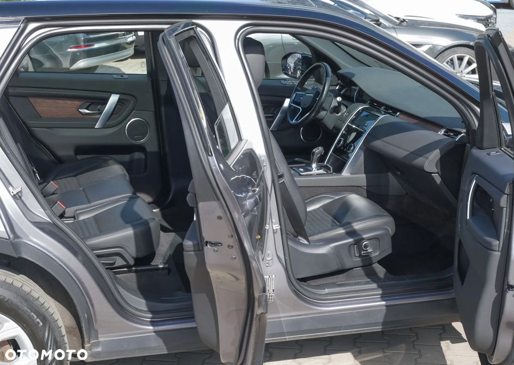 Land Rover Discovery Sport P300e SE - 25