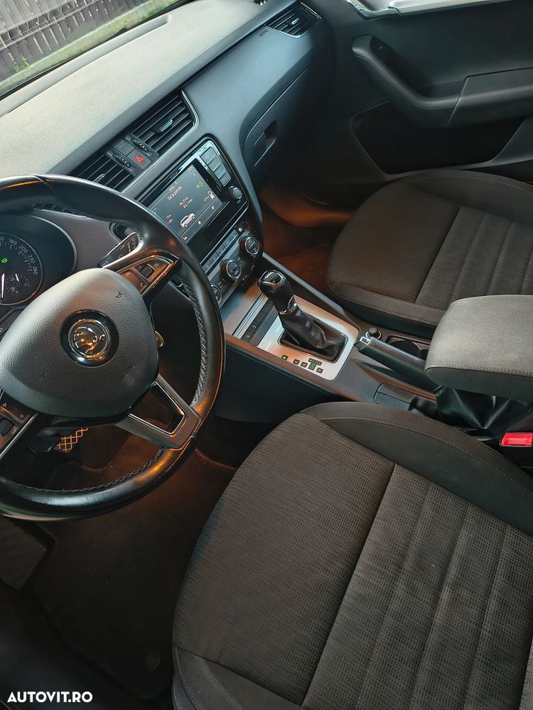 Skoda Octavia 2.0 TDI DSG Ambition - 12