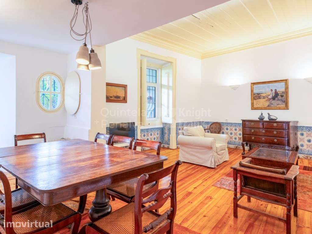 Apartamento T2 renovado num edifício histórico e de charme na Estrela - Grande imagem: 2/25