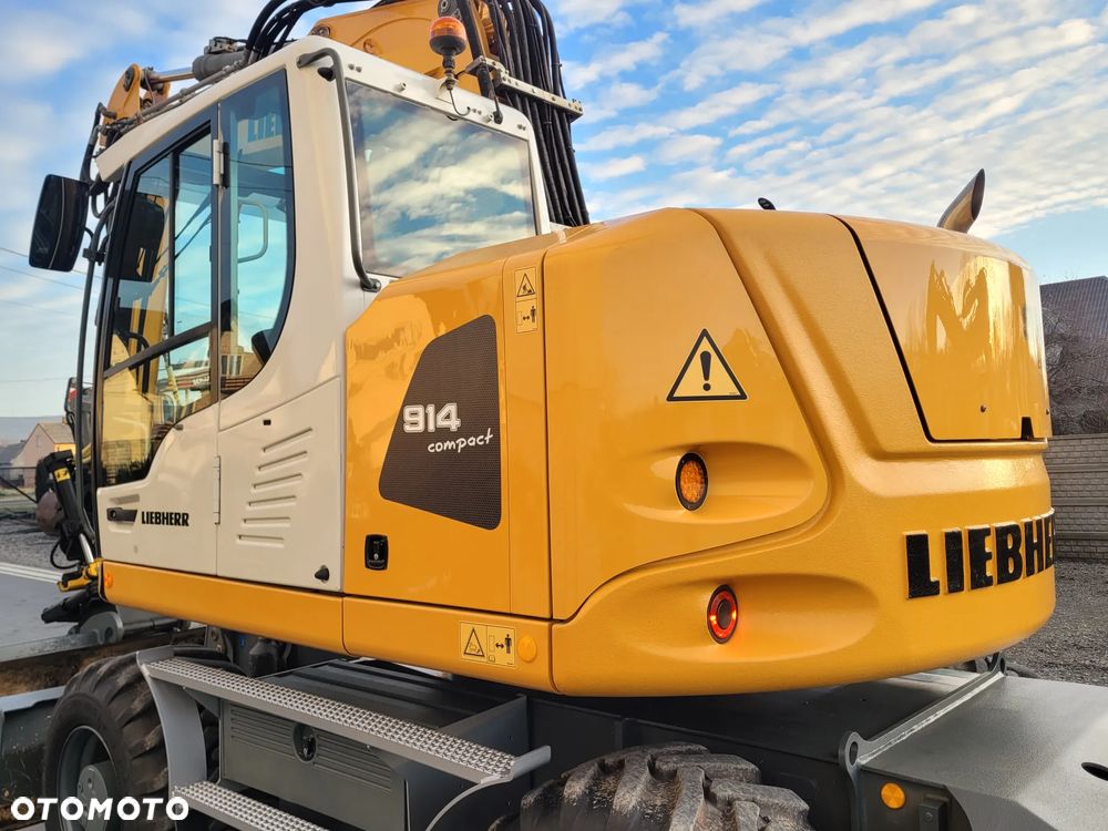 Liebherr A914 compact / ROTOTILT ze szczypcami / SUPER STAN / - 11