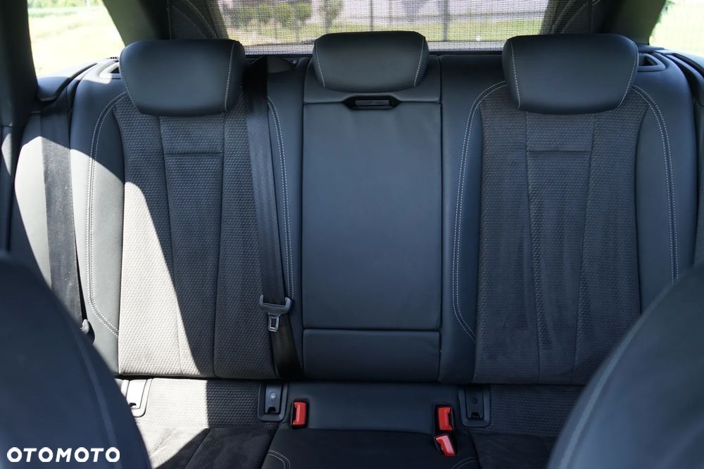 Audi A4 Avant 40 TFSI S tronic S line - 17