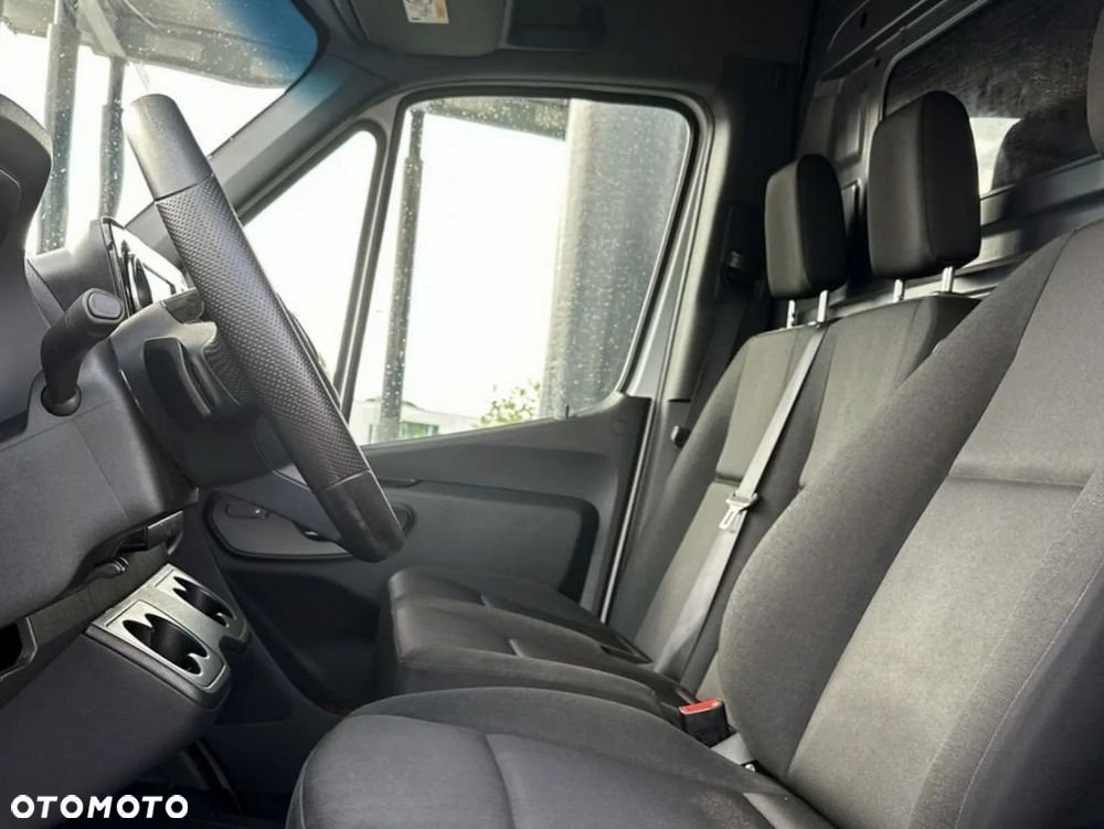 Mercedes-Benz Sprinter - 13