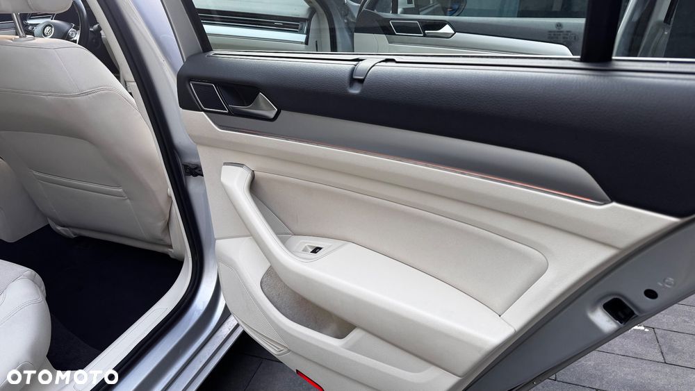 Volkswagen Passat 2.0 TDI SCR (BlueMotion Technology) DSG Comfortline - 31