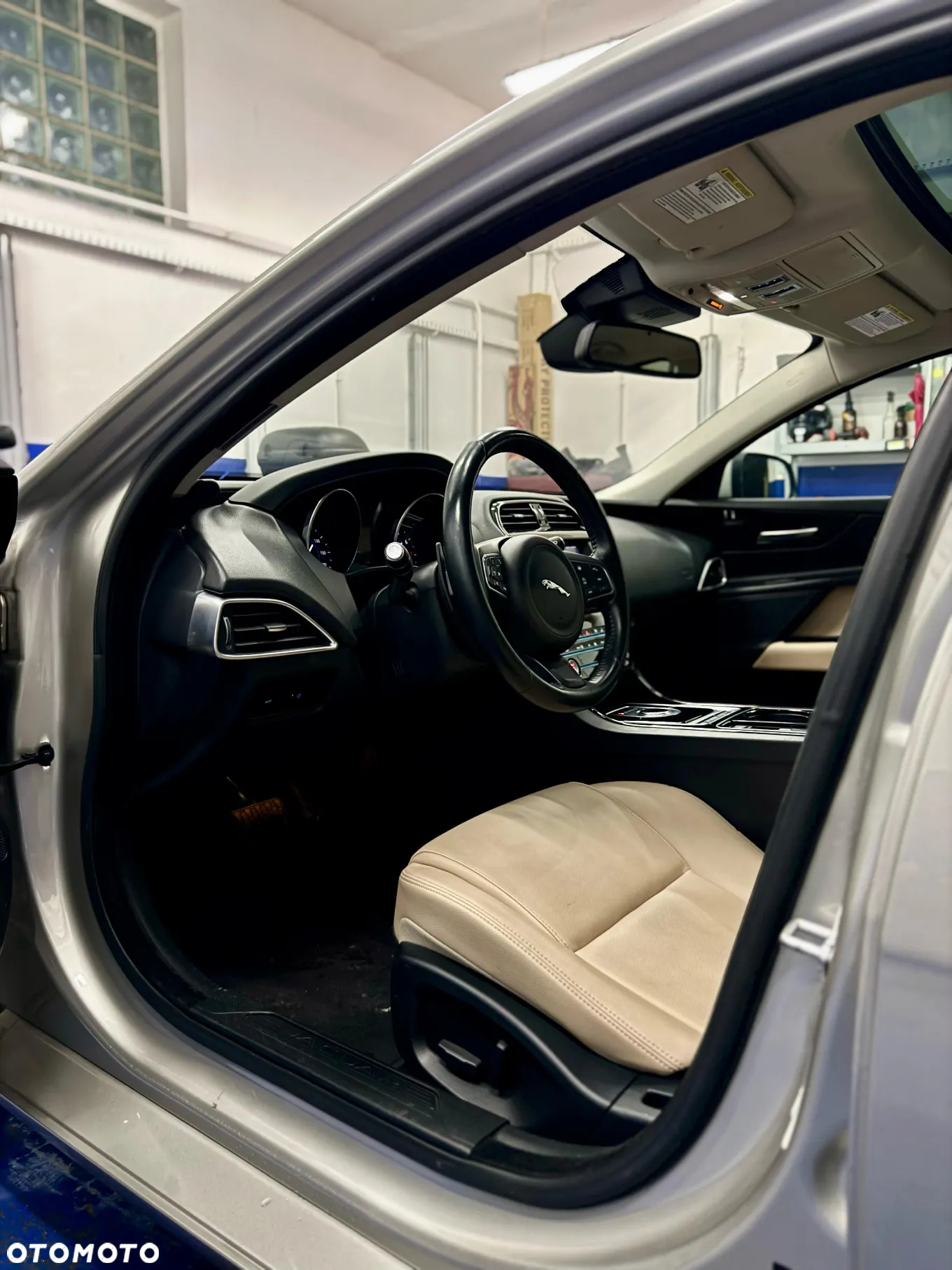 Jaguar XE 2.0 P250 HSE - 18