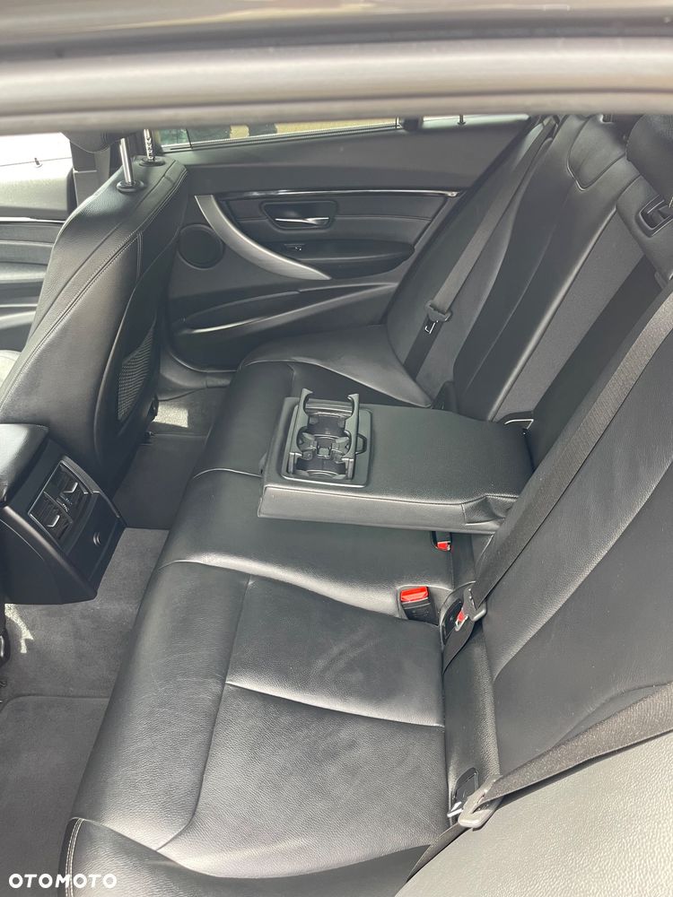BMW Seria 3 318d Luxury Line - 10