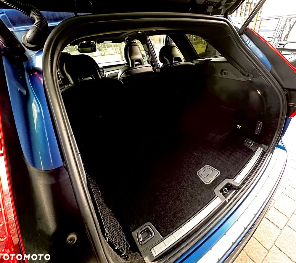 Volvo XC 60 T5 AWD R-Design - 11