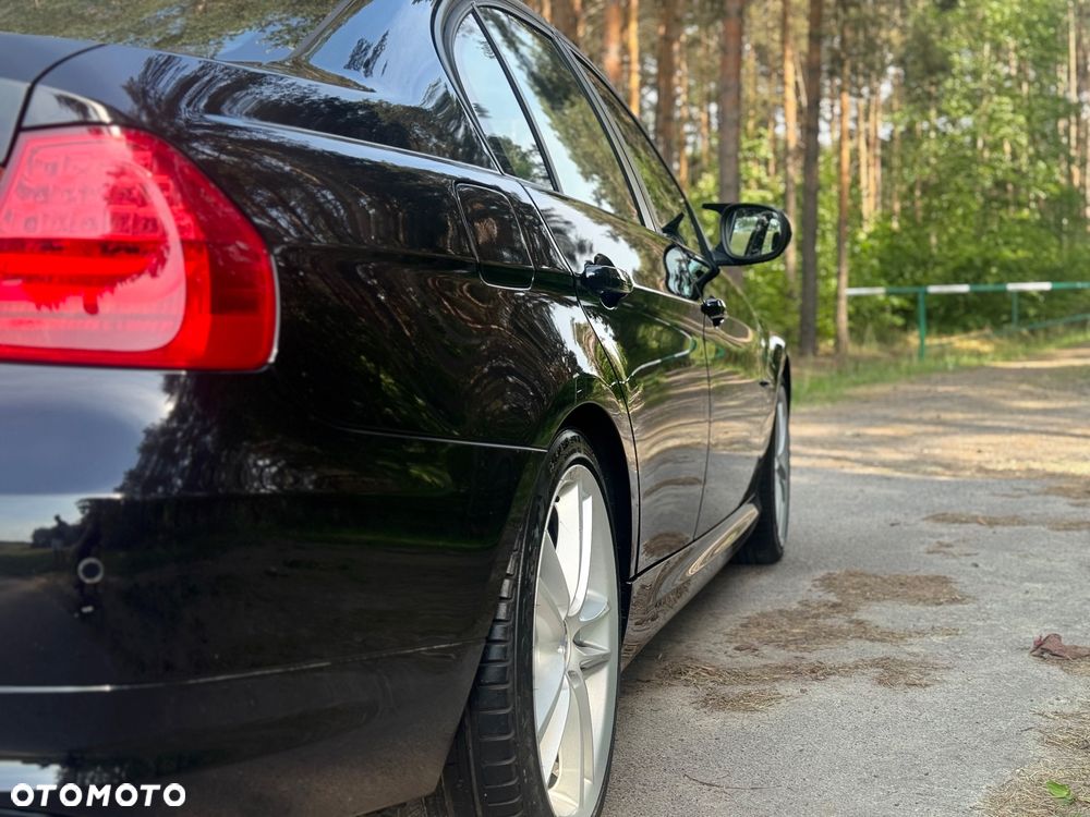 BMW Seria 3 320d DPF Edition Sport - 10