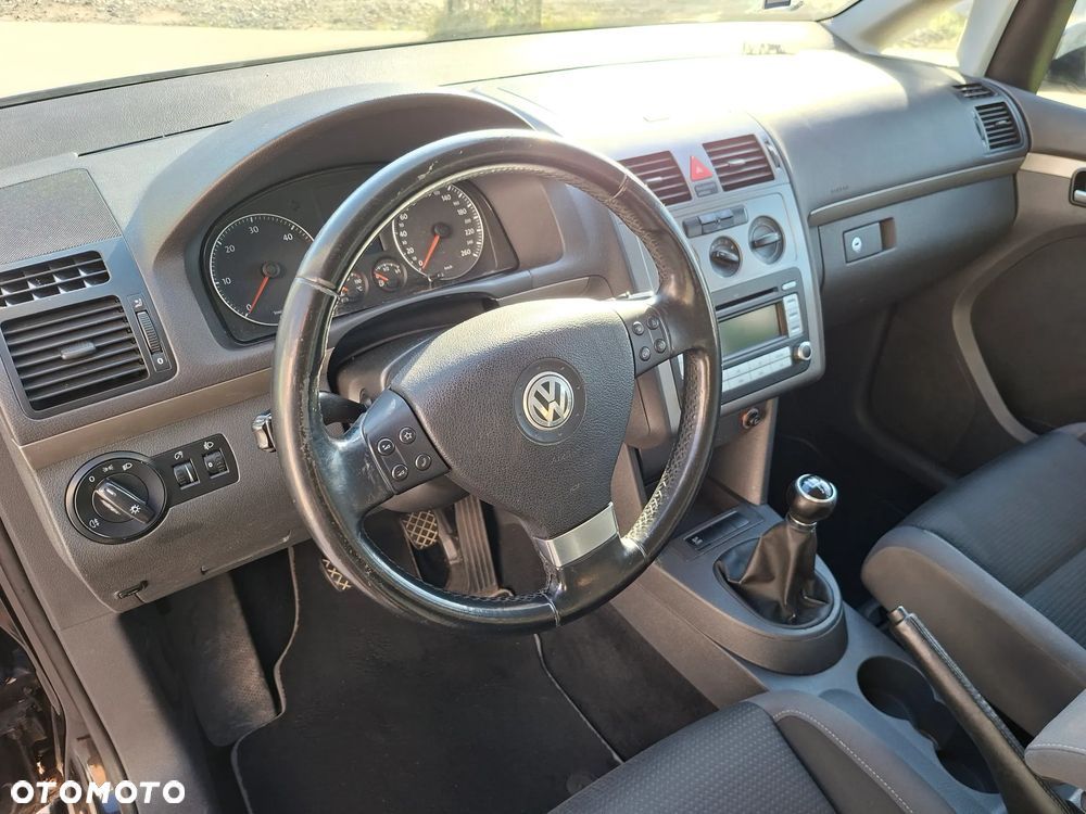 Volkswagen Touran - 13