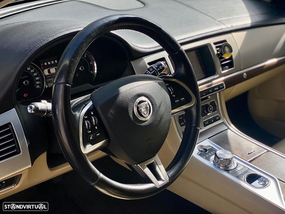 Jaguar XF 2.2 D Premium Luxury - 15