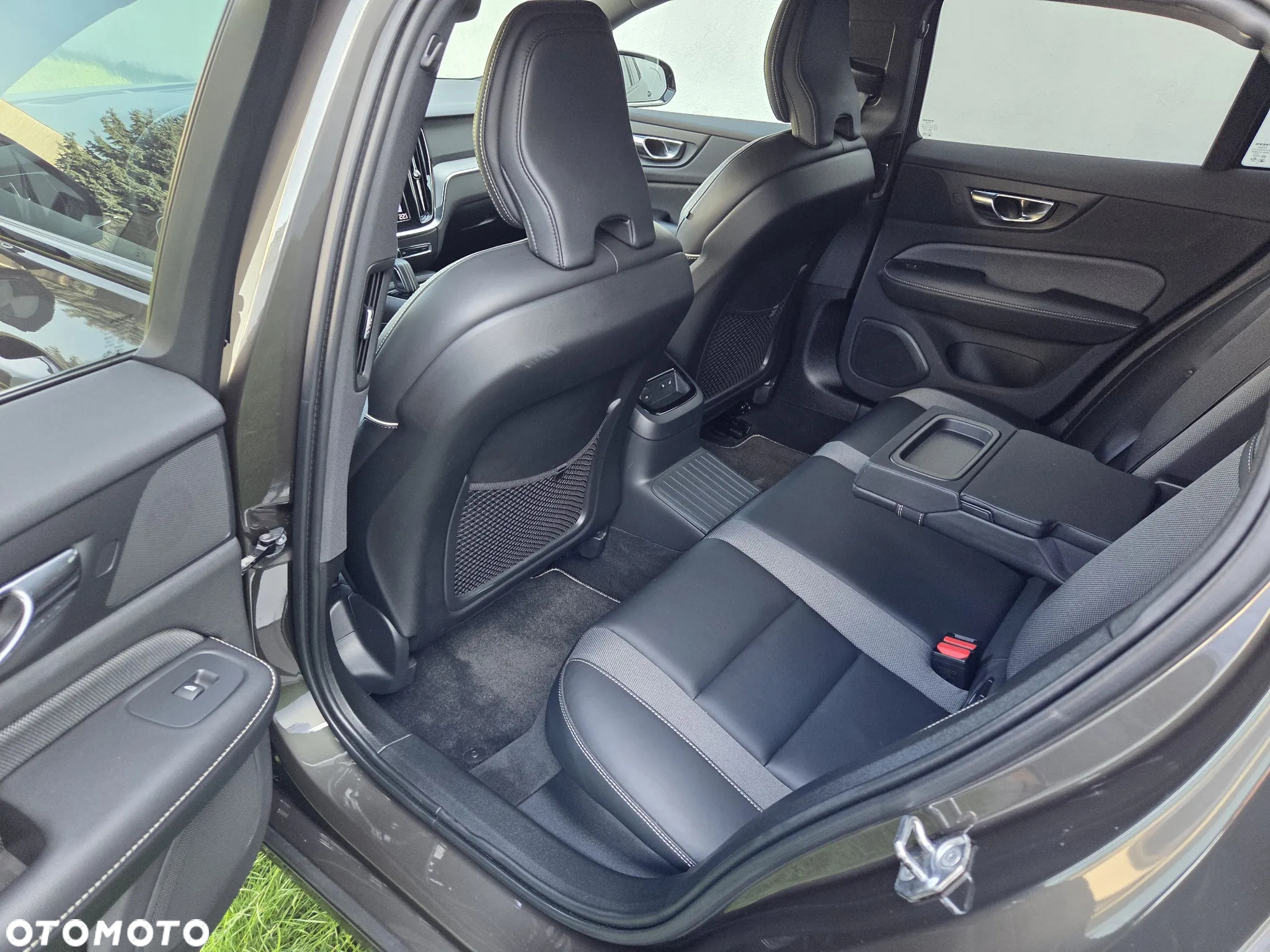 Volvo V60 T6 AWD Recharge Geartronic RDesign - 11