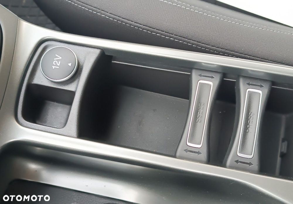 Ford Kuga - 36