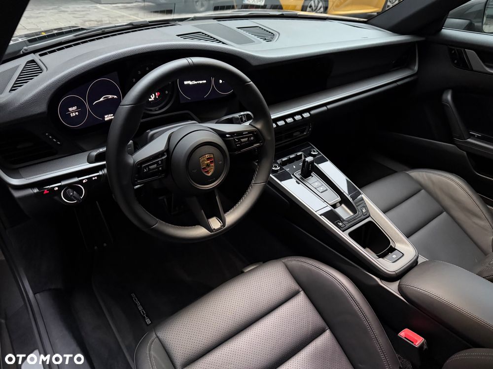 Porsche 911 Carrera - 4