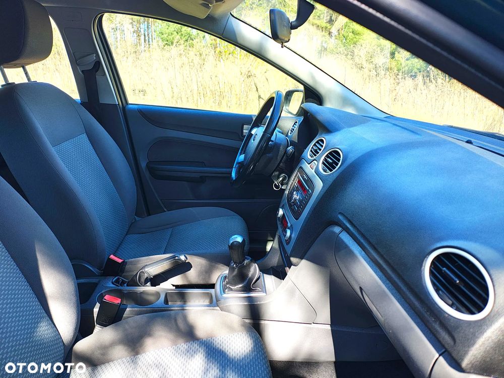 Ford Focus 1.6 16V Ghia - 32