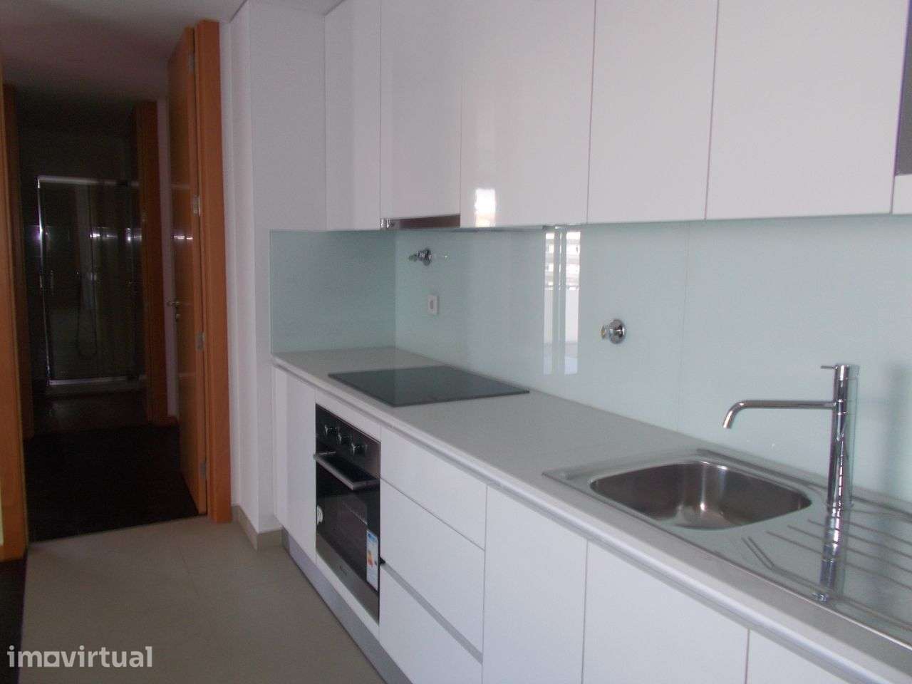 REF2504 T2 Kit Hospital de São João, Rua António Borges, Paranhos - Grande imagem: 3/9